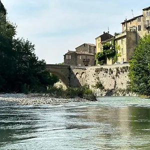 Sur Le Pont , Vaison-la-Romaine France